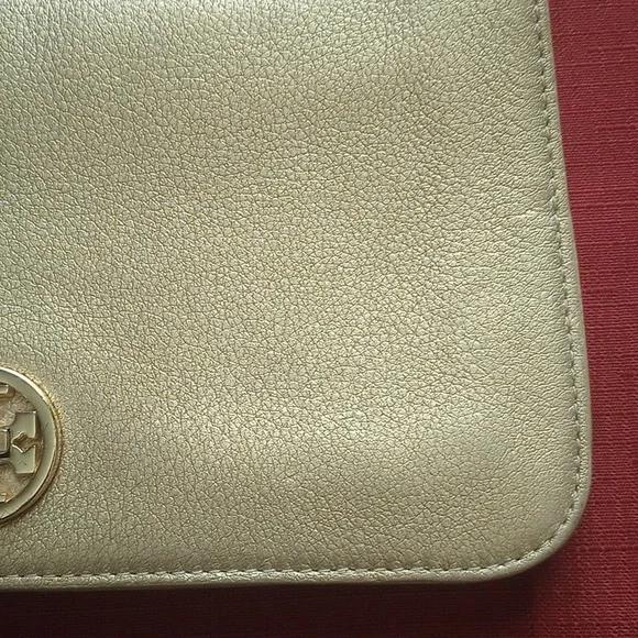 Tory Burch Gold Clutch..No Straps - Picture 7 of 11
